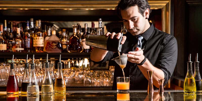 Nhân viên pha chế là gì? Tổng quan về ngành pha chế